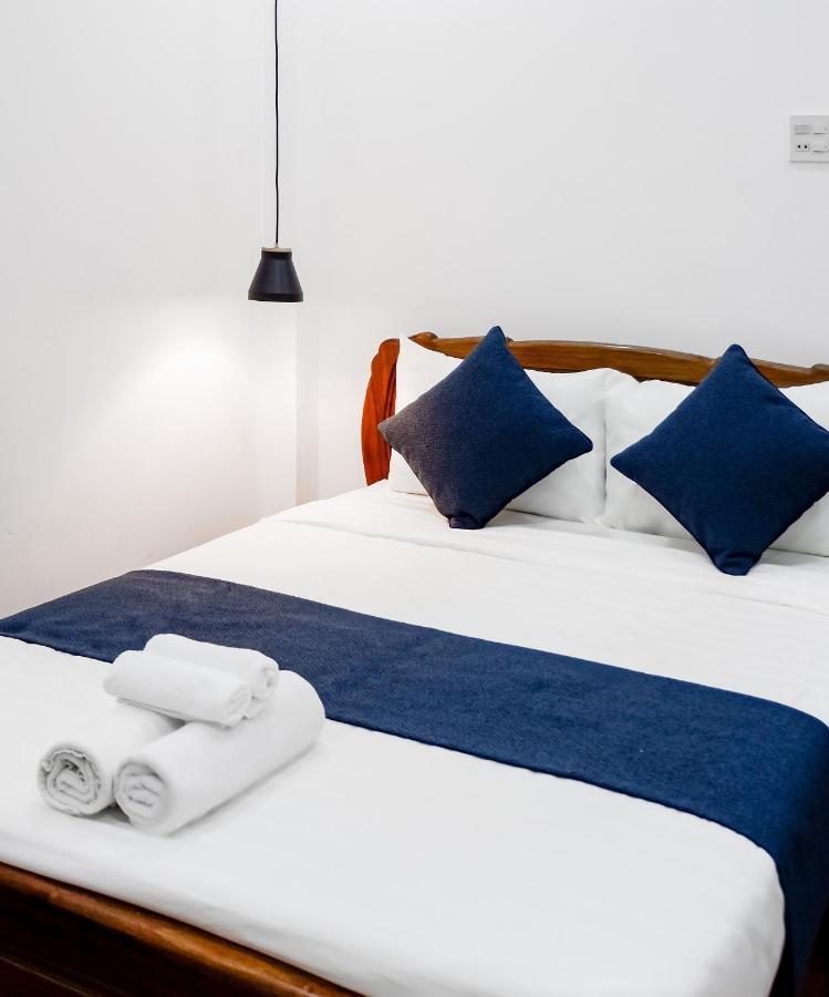 La Cactus Hotel 1 クイニョン エクステリア 写真
